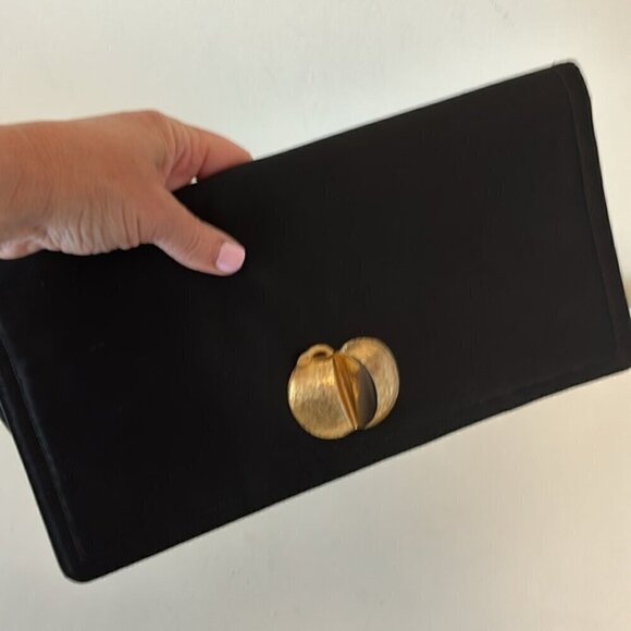 Vintage Bienen Davis black satin clutch/wristlet with goldtone 3D Apple detail - Picture 14 of 14
